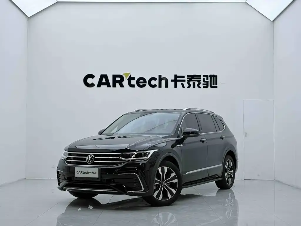 Volkswagen Tiguan L — фото 1
