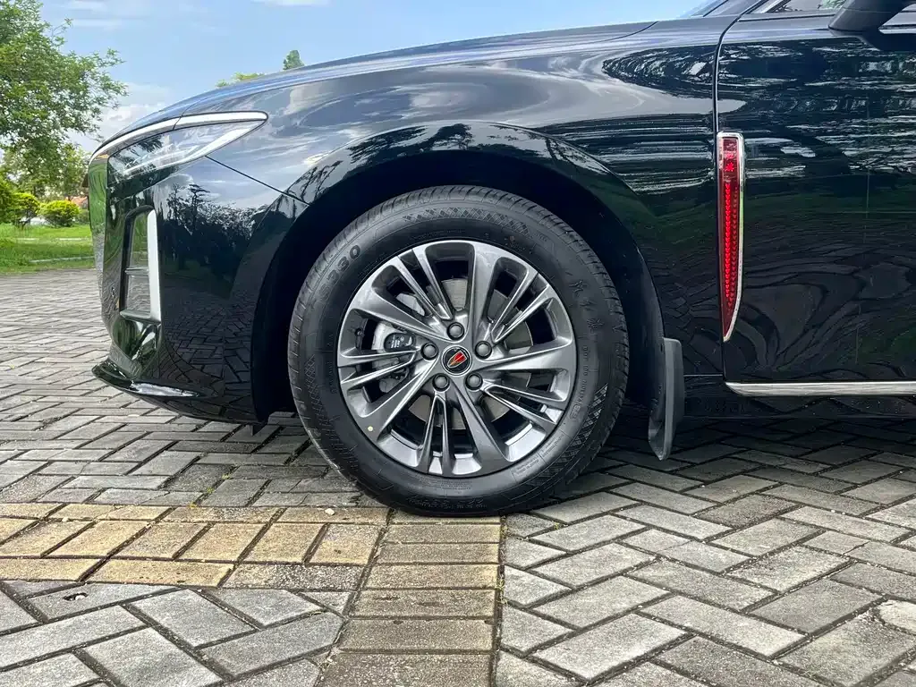 Hongqi H5 — фото 6