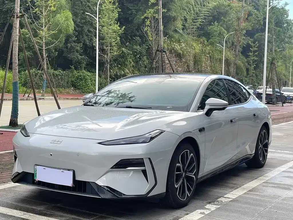 Geely Galaxy E8 — фото 1