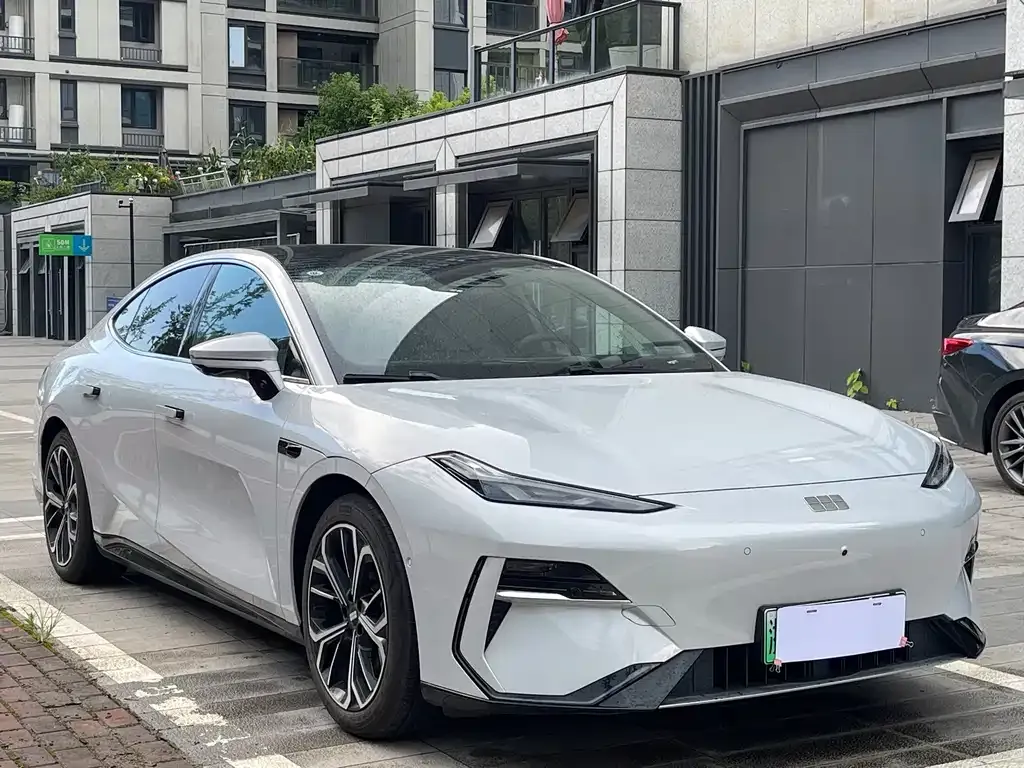 Geely Galaxy E8 — фото 10
