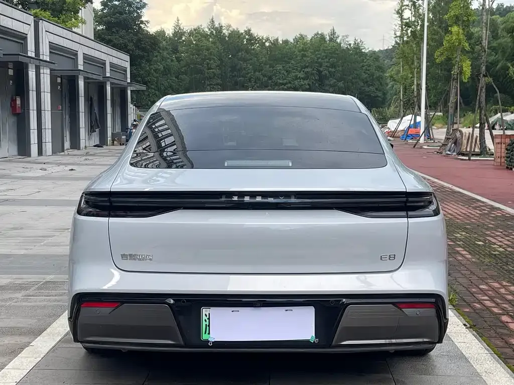 Geely Galaxy E8 — фото 3