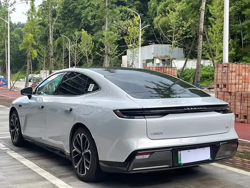 Geely Galaxy E8 — фото 7