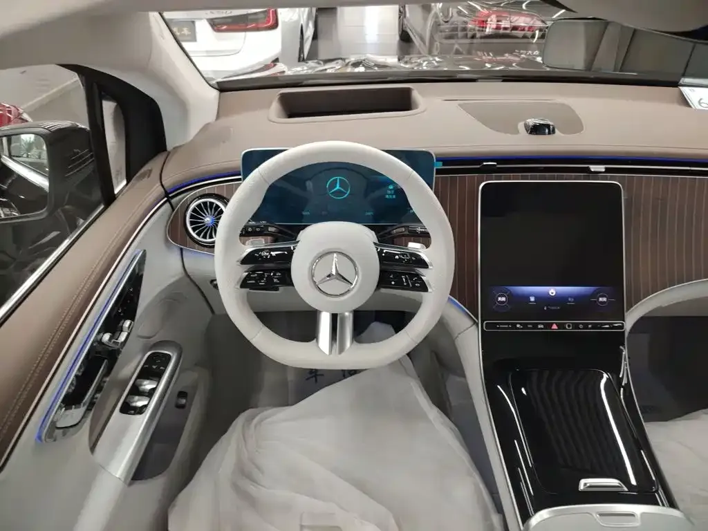 Mercedes-Benz EQE SUV — фото 3