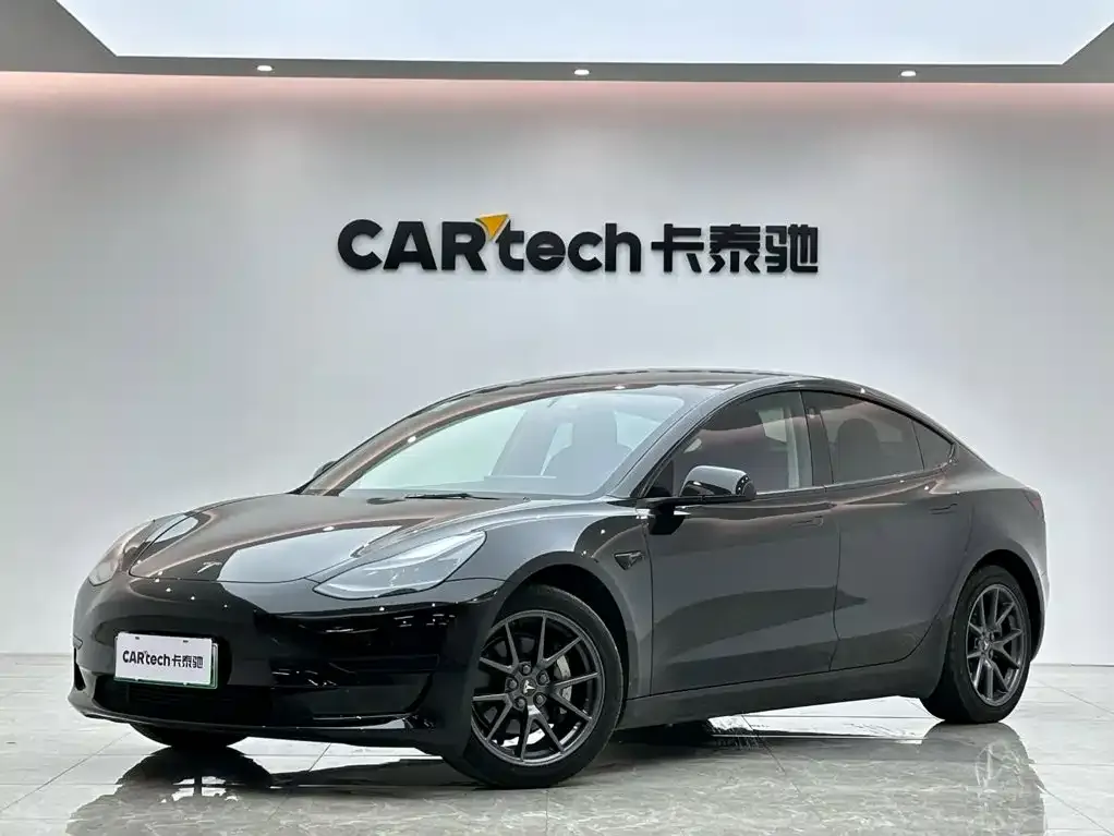 Tesla Model 3 — фото 1