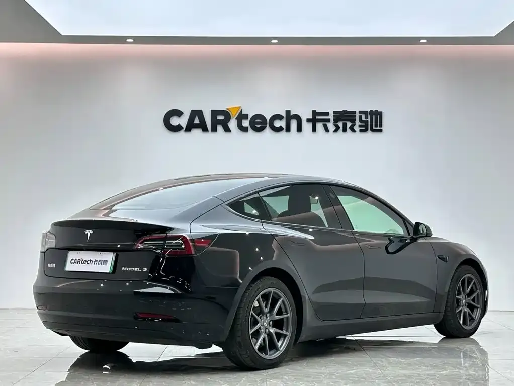 Tesla Model 3 — фото 4