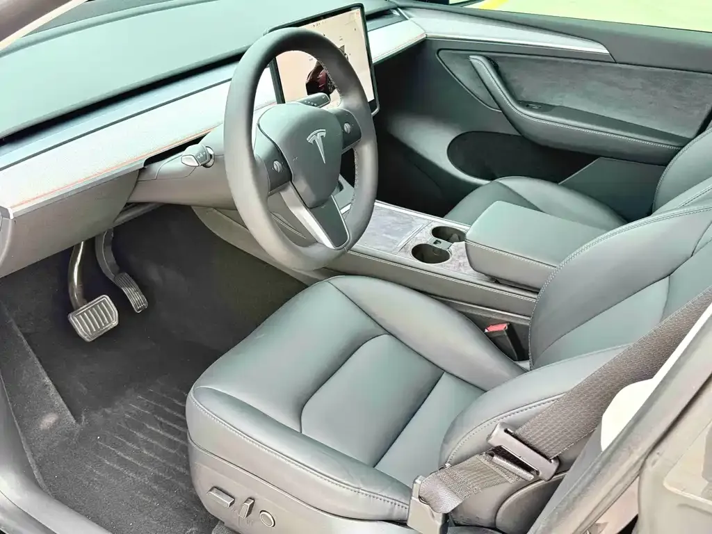 Tesla Model Y — фото 3