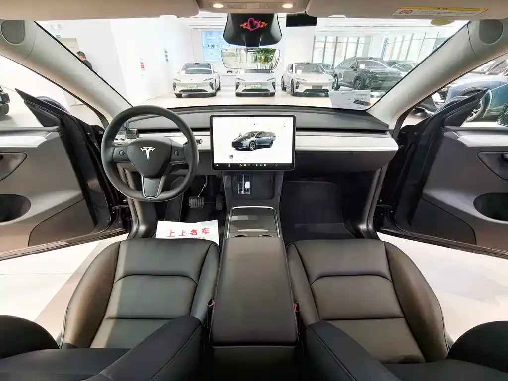 Tesla Model Y — фото 8