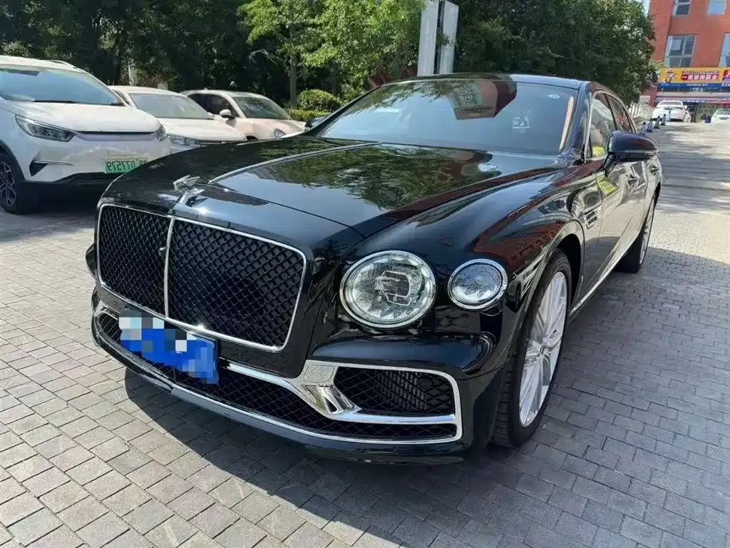 Bentley Flying Spur — фото 1