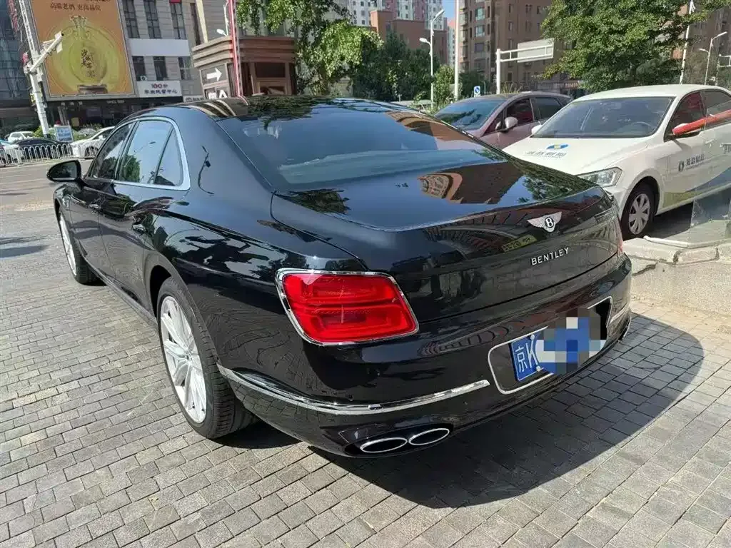 Bentley Flying Spur — фото 4