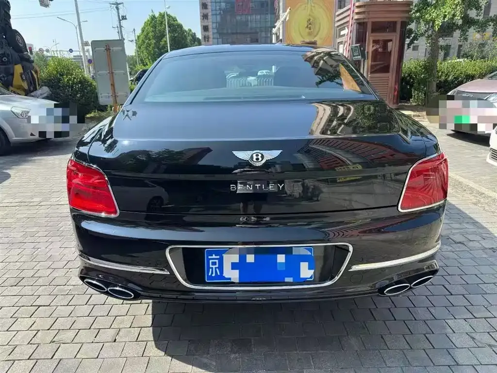 Bentley Flying Spur — фото 3