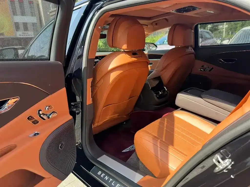 Bentley Flying Spur — фото 7