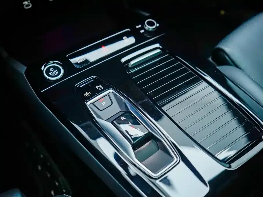 Audi Q6L e-tron — фото 9