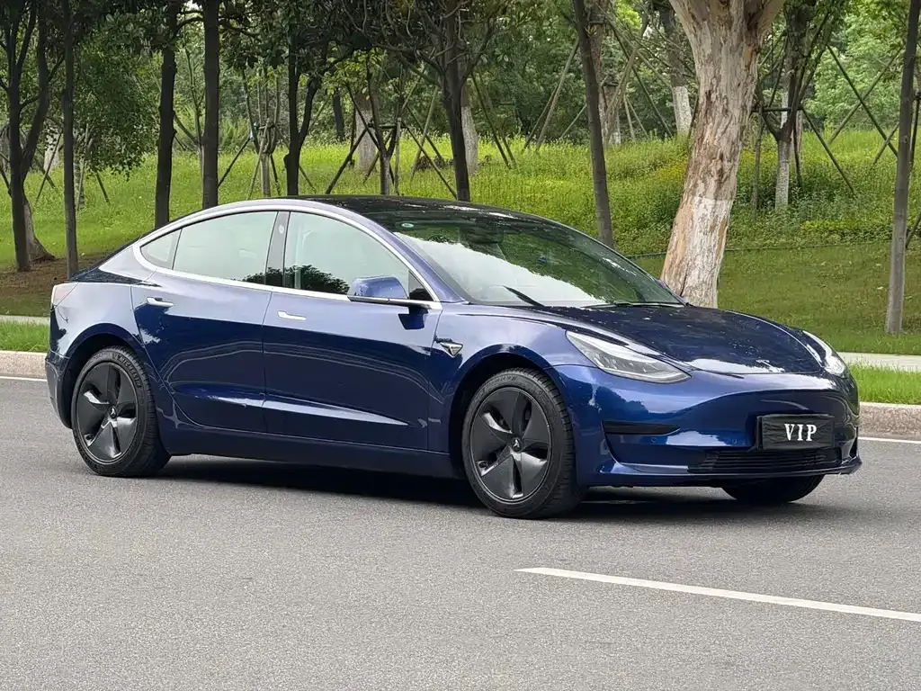 Tesla Model 3 — фото 8