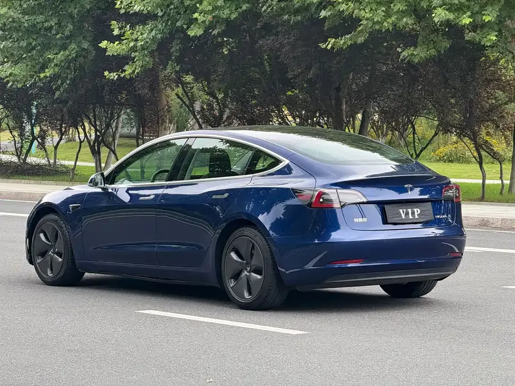 Tesla Model 3 — фото 7