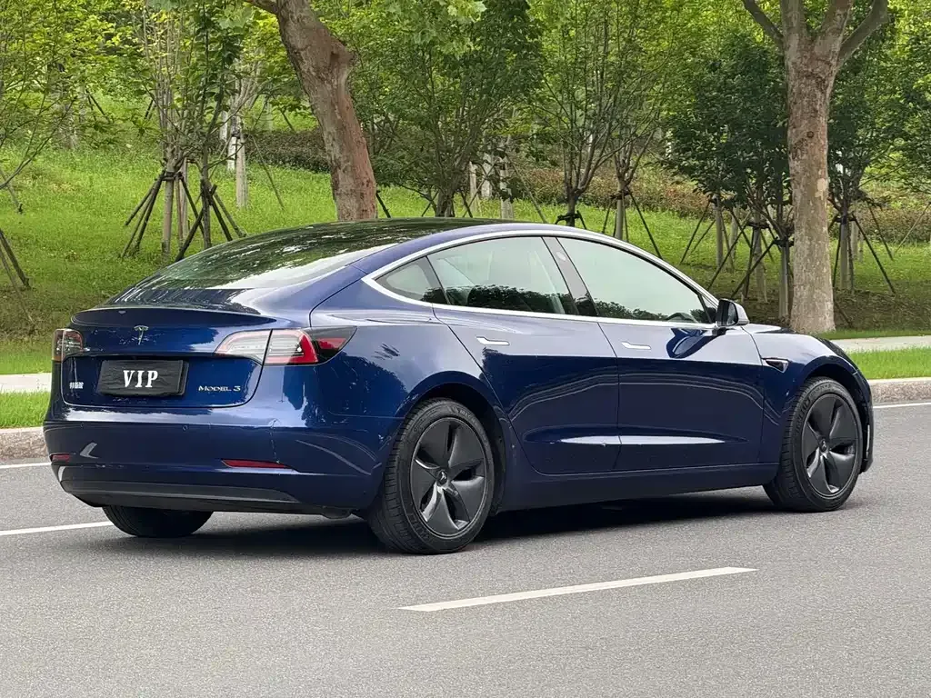Tesla Model 3 — фото 9