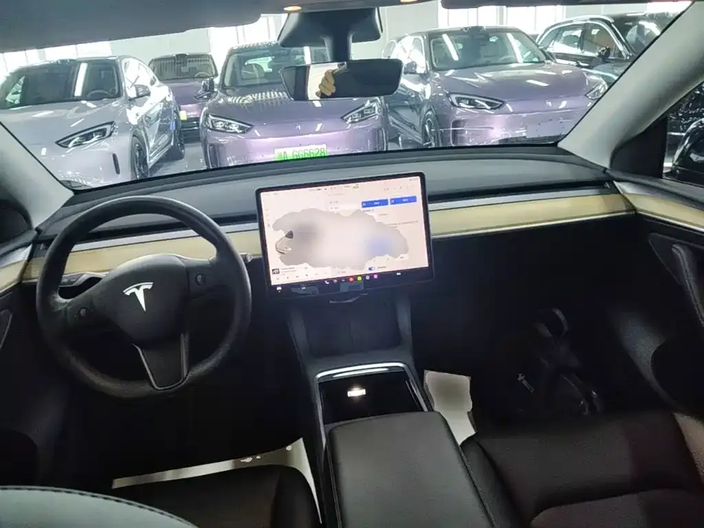 Tesla Model Y — фото 6