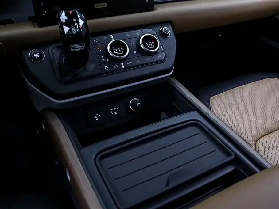 Land Rover Defender — фото 10