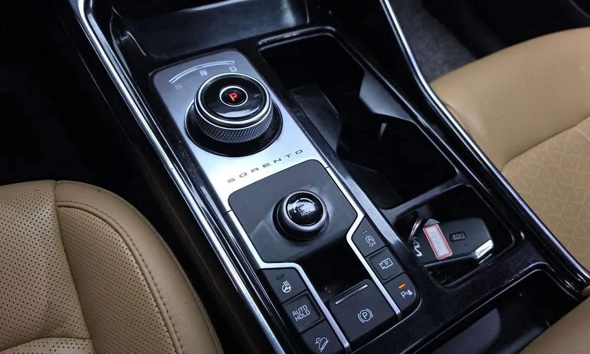Kia Sorento — фото 9