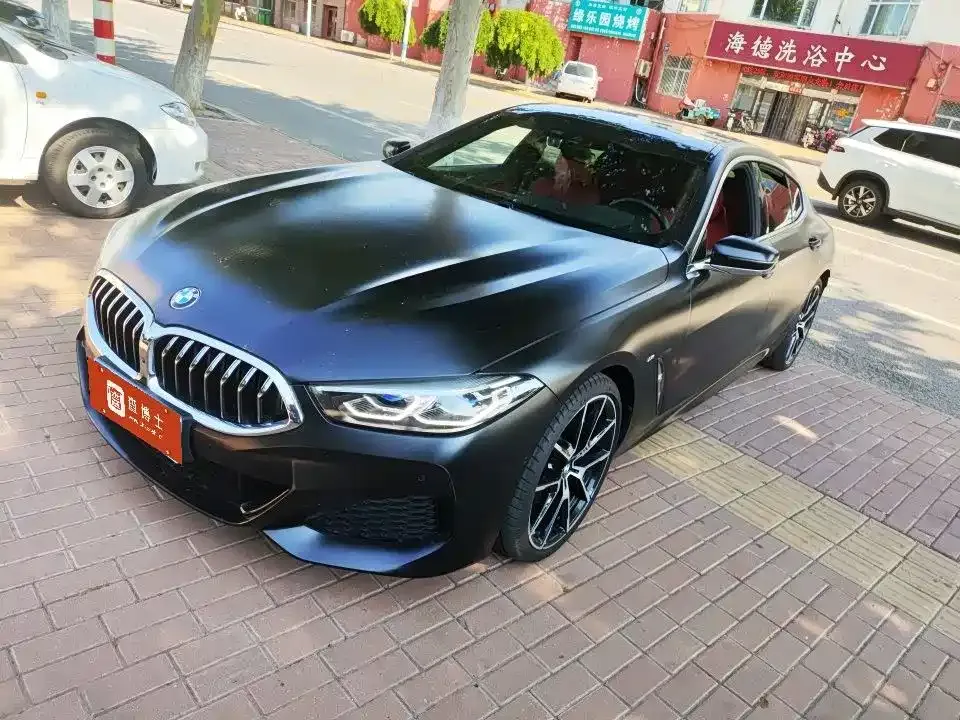 BMW 8 Series — фото 1