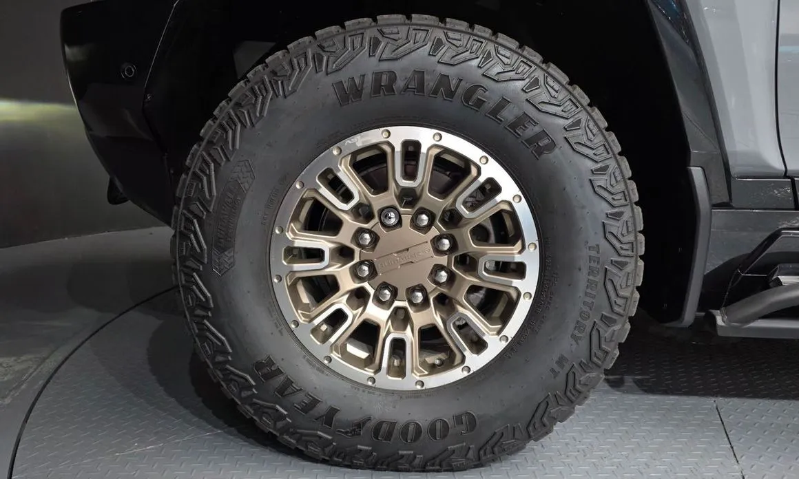 GMC Hummer EV — фото 3
