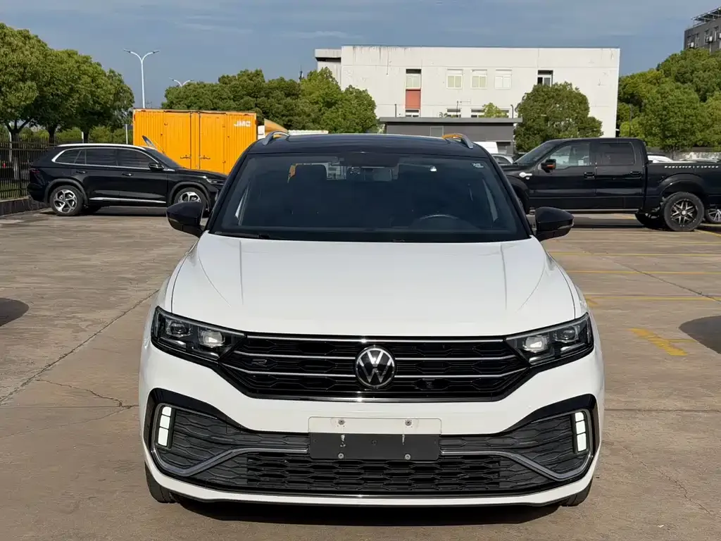 Volkswagen T-Roc — фото 1