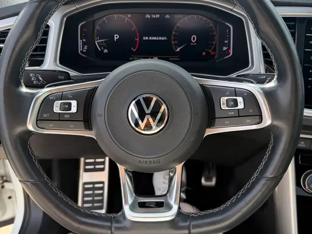Volkswagen T-Roc — фото 7