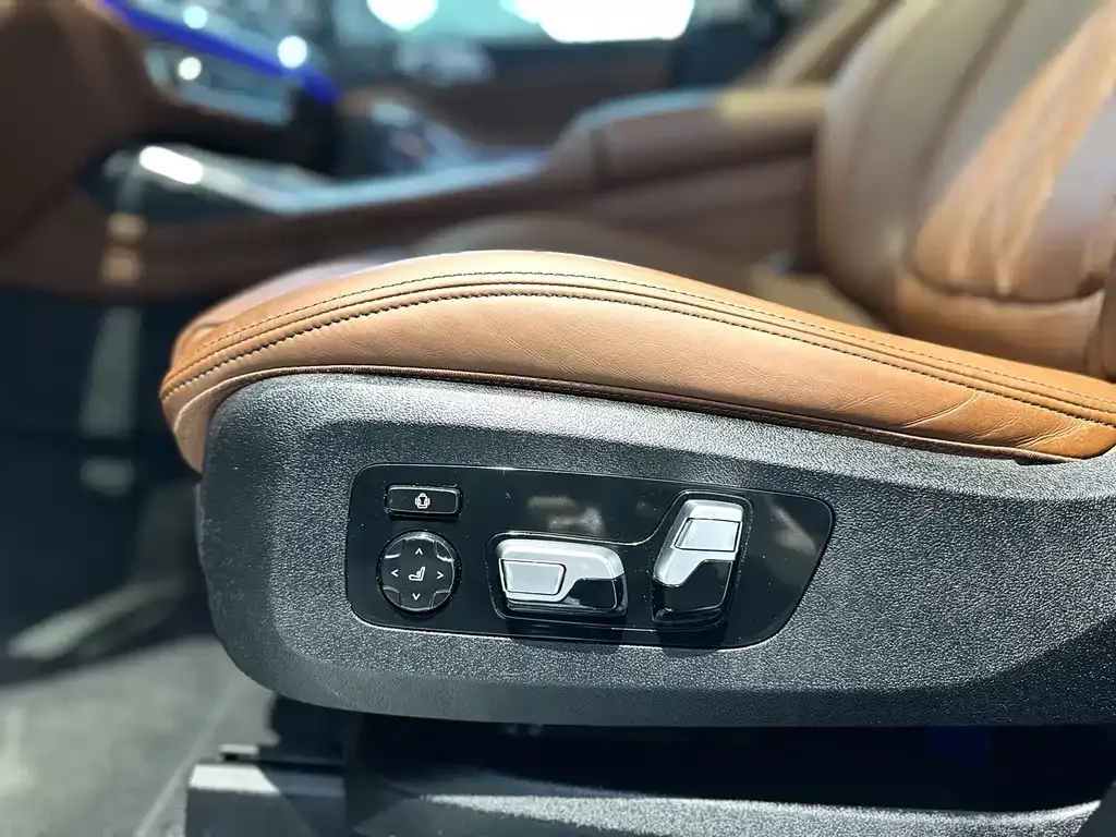 BMW X7 — фото 10