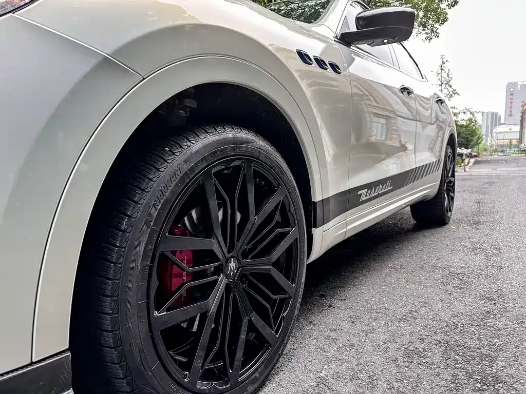 Maserati Levante — фото 5