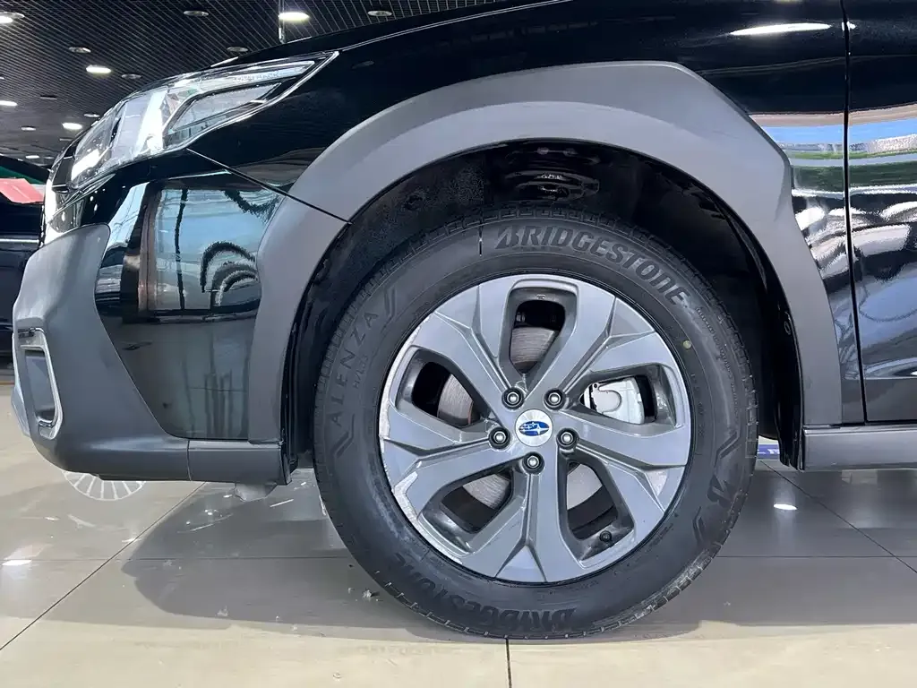 Subaru Outback — фото 10