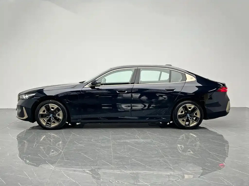 BMW i5 — фото 9