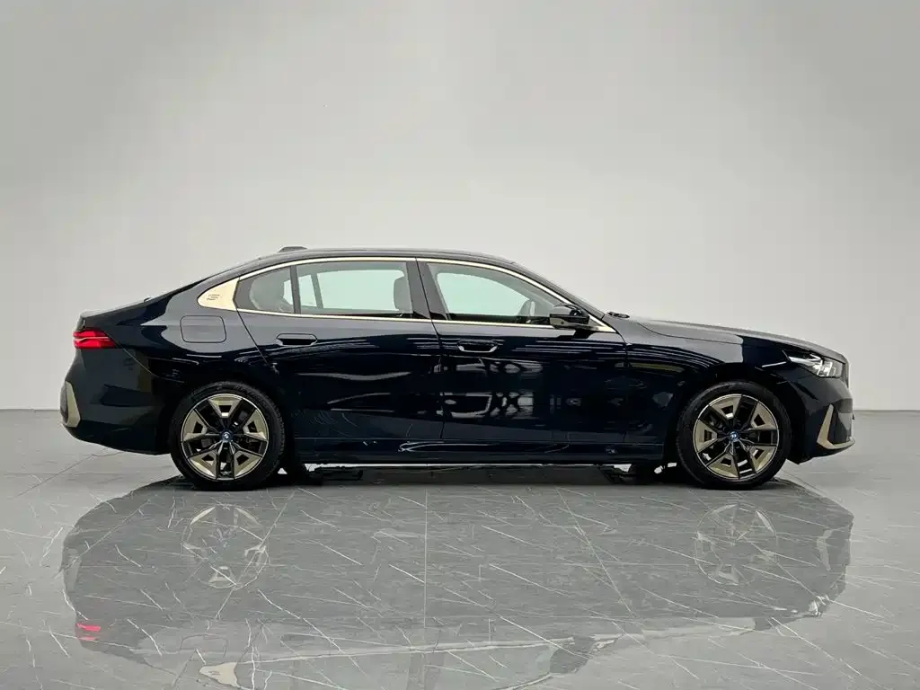 BMW i5 — фото 5
