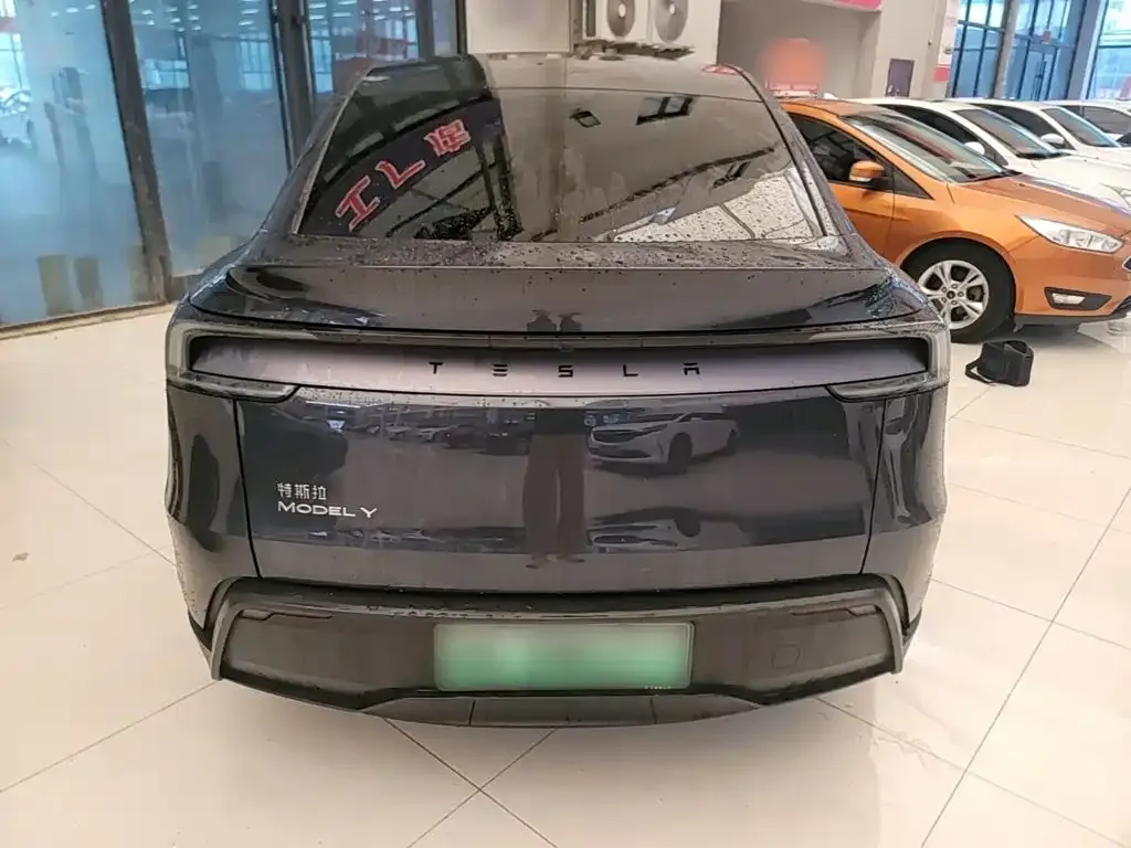 Tesla Model Y — фото 7