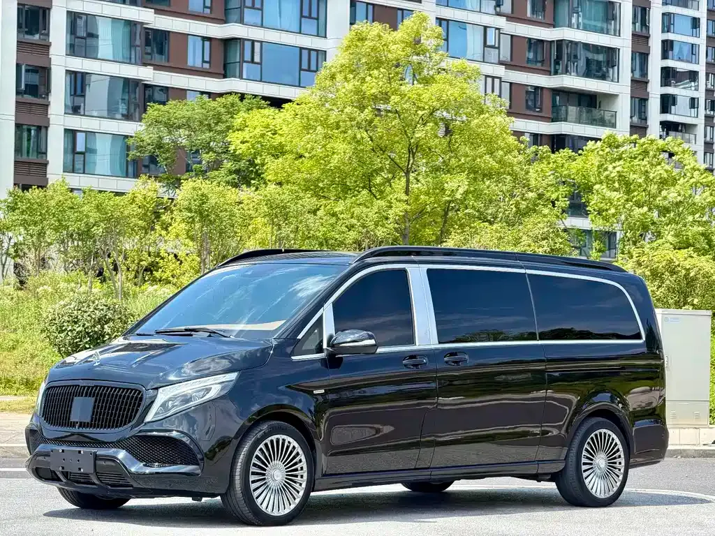 Mercedes-Benz V-Class — фото 1