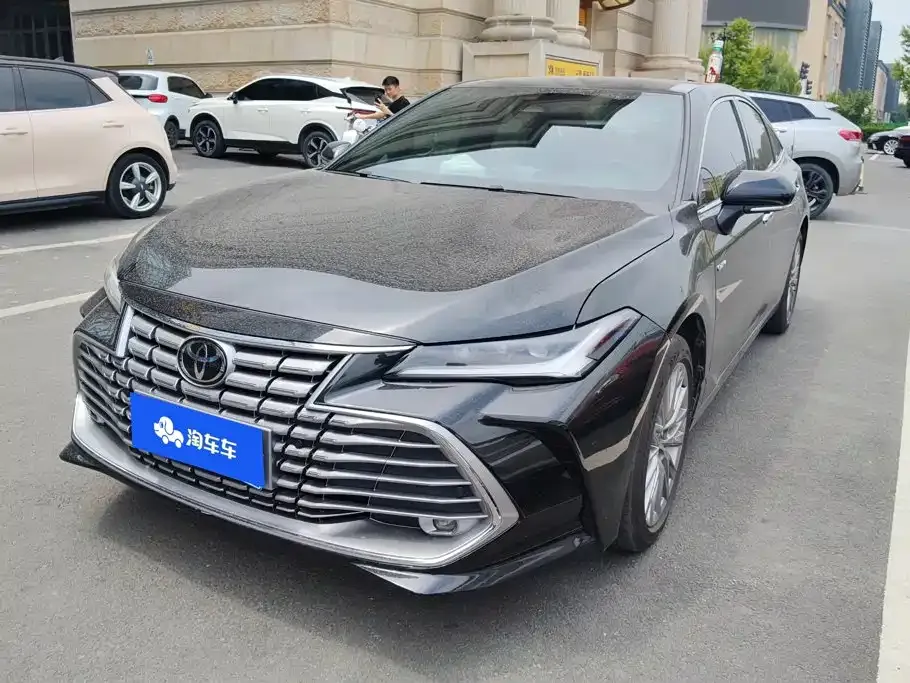 Toyota Avalon — фото 1