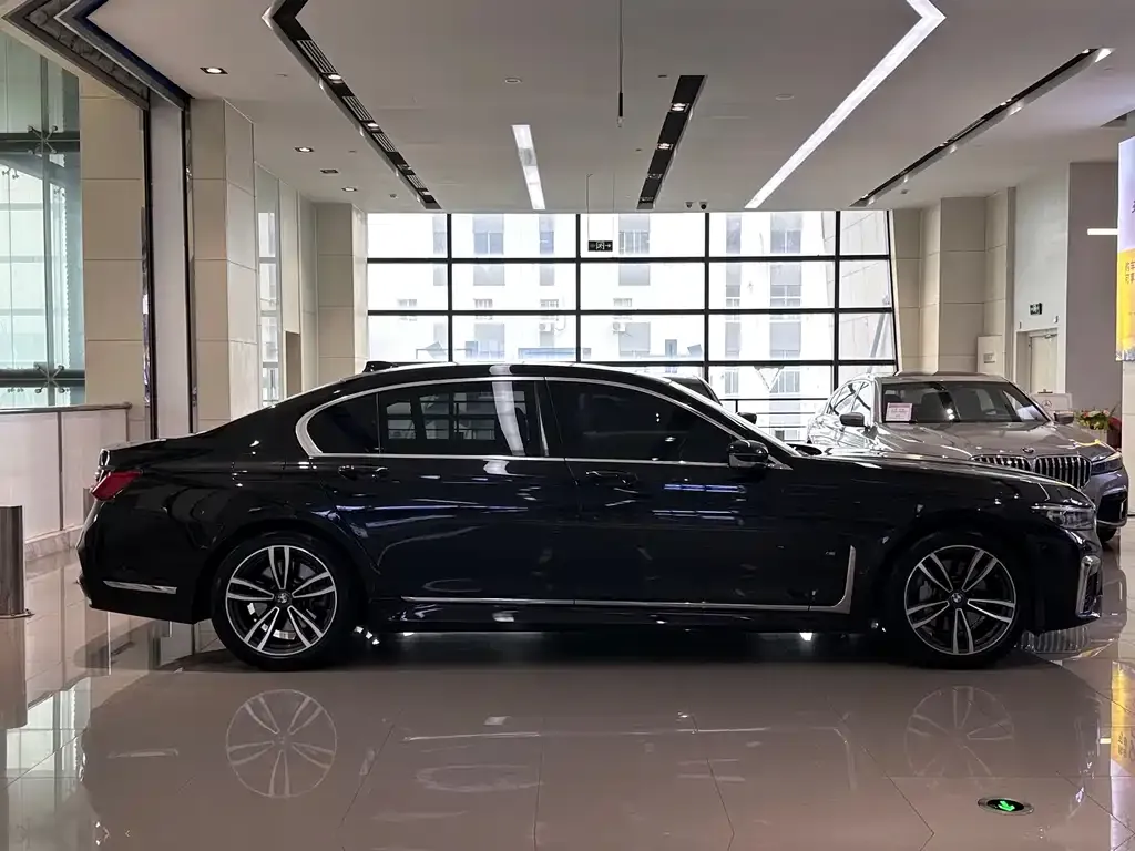 BMW 7 Series 2021 из CN, фото 7