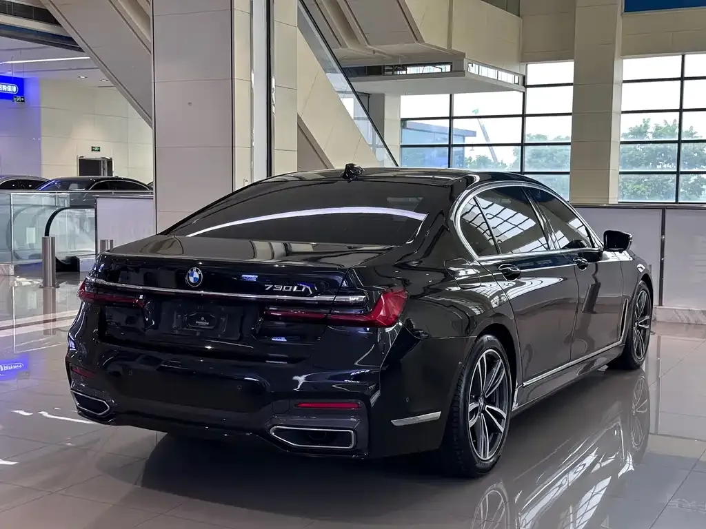 BMW 7 Series 2021 из CN, фото 8