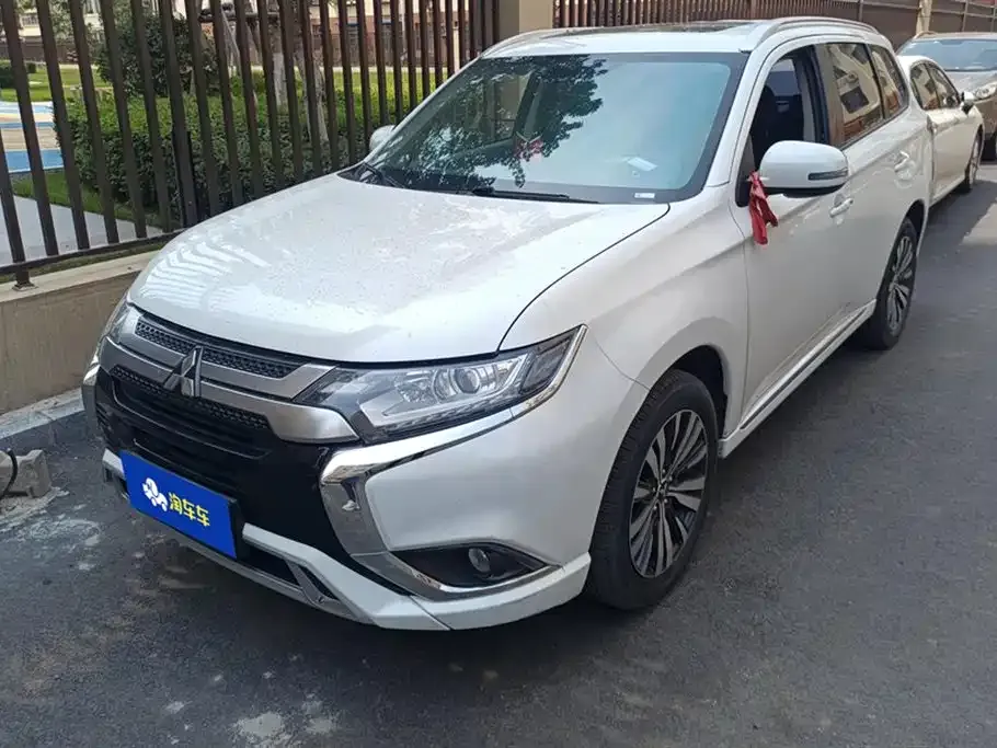 Mitsubishi Outlander — фото 1