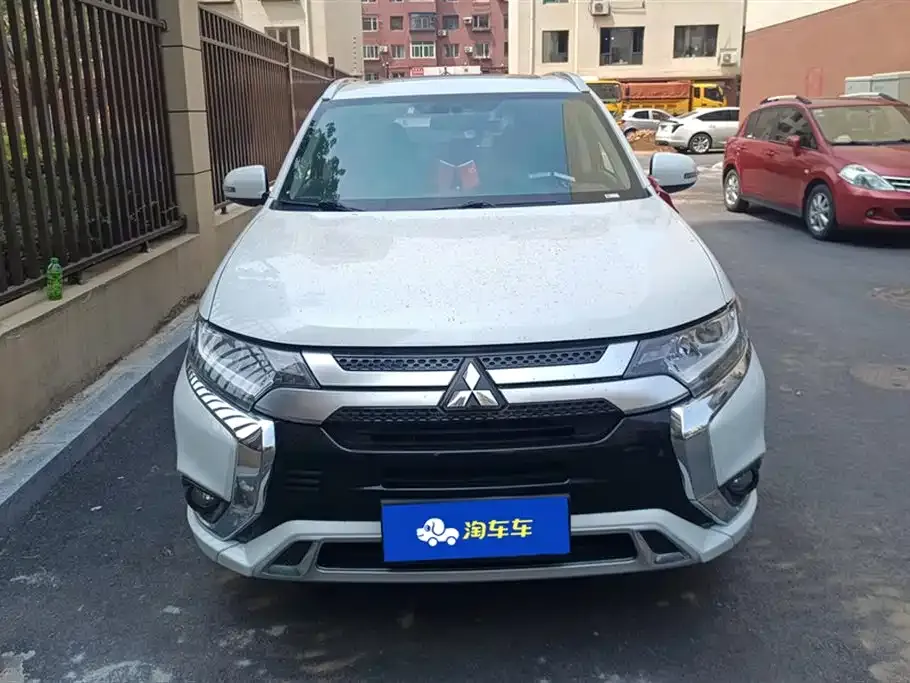 Mitsubishi Outlander — фото 3