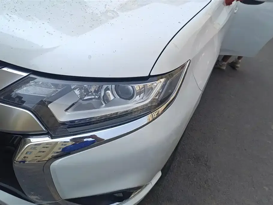 Mitsubishi Outlander — фото 10