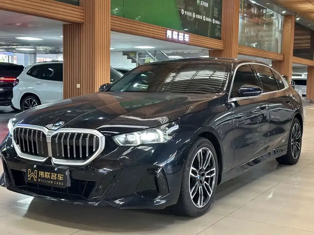 BMW 5 Series — фото 1