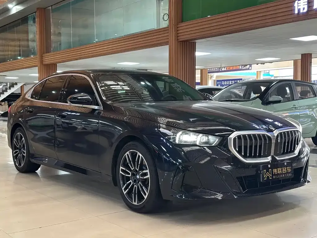 BMW 5 Series — фото 10