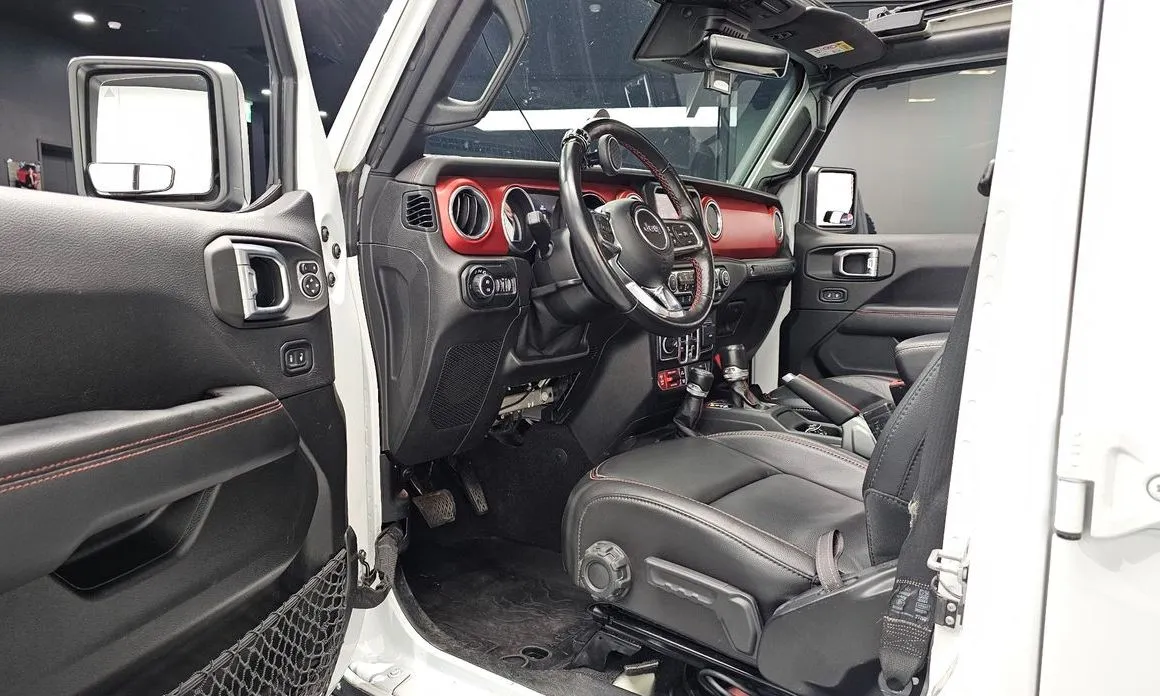 Jeep Wrangler — фото 10