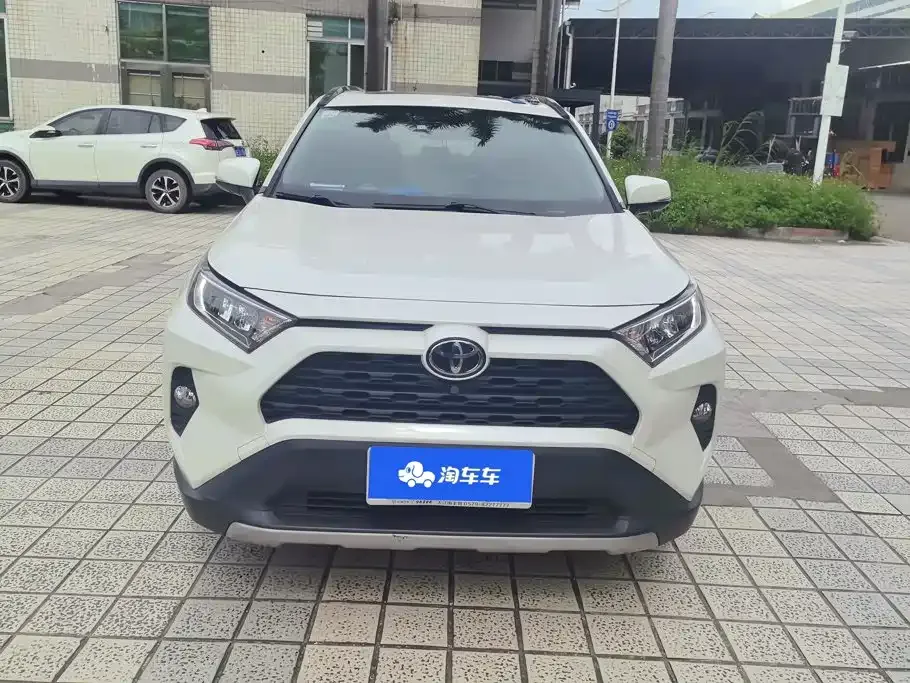 Toyota RAV4 — фото 6