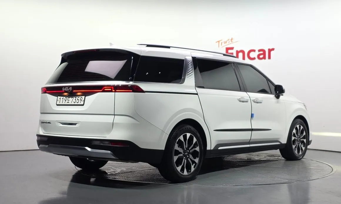Kia Carnival — фото 10
