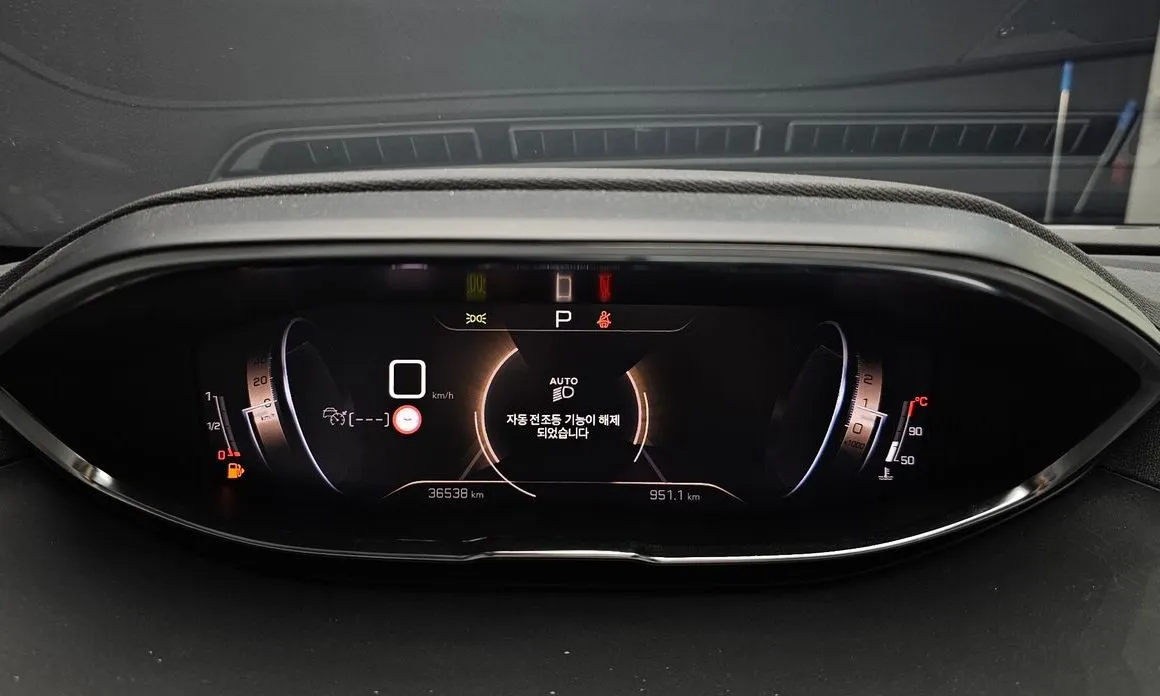 Peugeot 5008 2022 из KR, фото 8