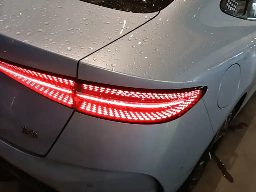 BYD Seal — фото 3