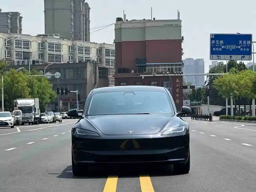 Tesla Model 3 — фото 8