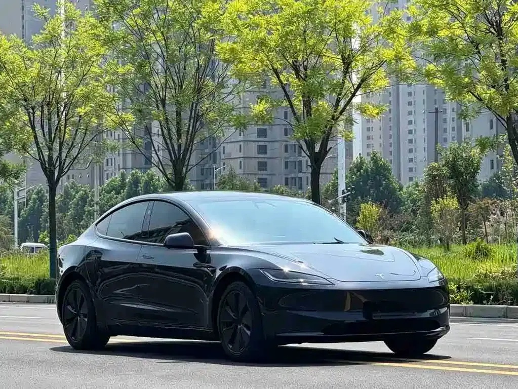 Tesla Model 3 — фото 7