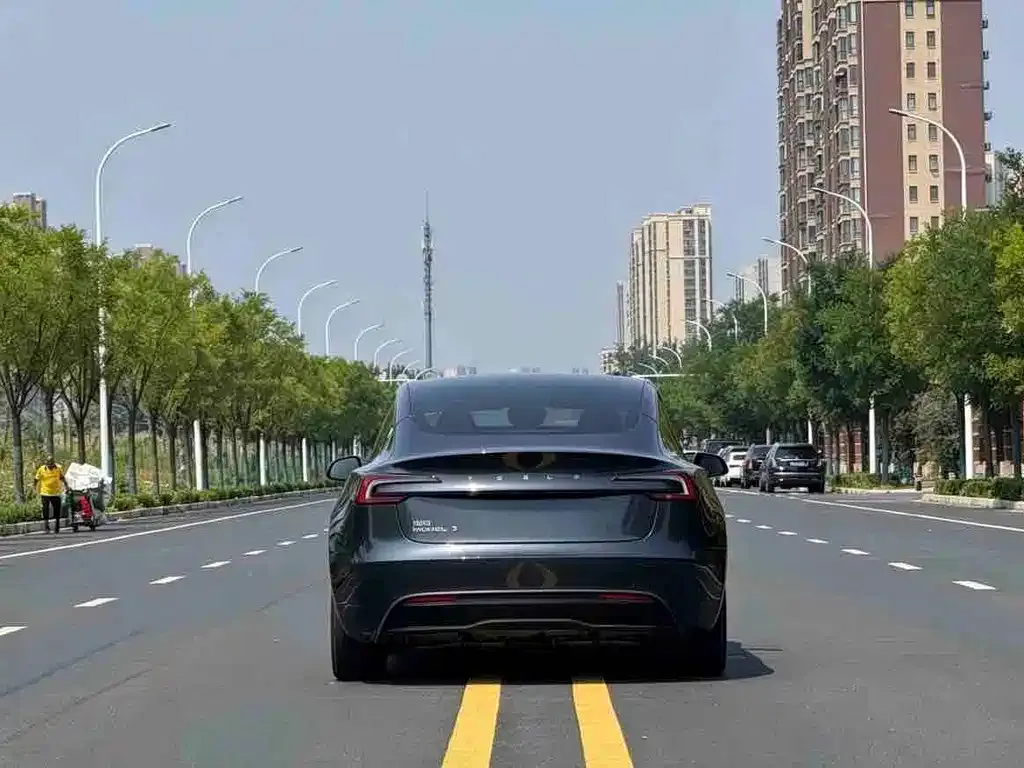 Tesla Model 3 — фото 4