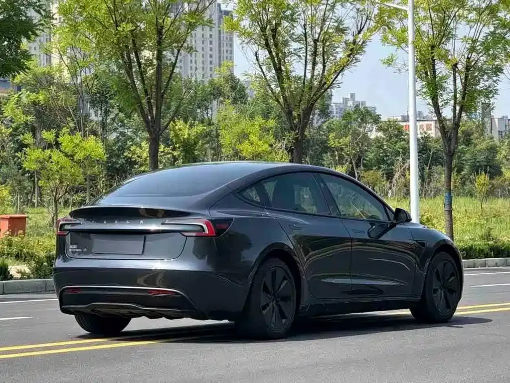 Tesla Model 3 — фото 6